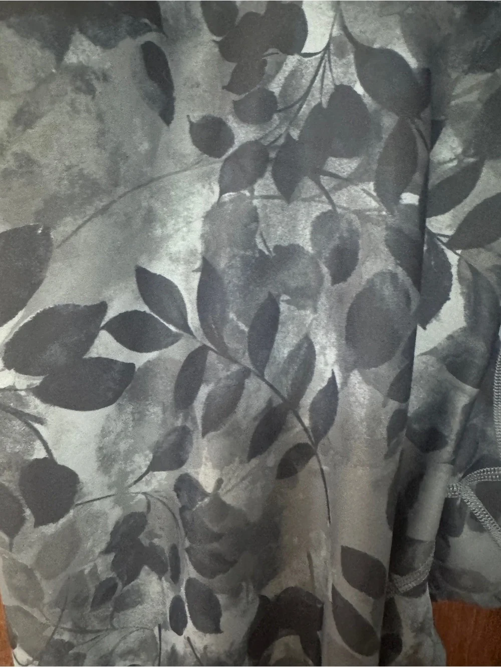 Old Navy Black and Gray Leaf-Print cropped Leggings